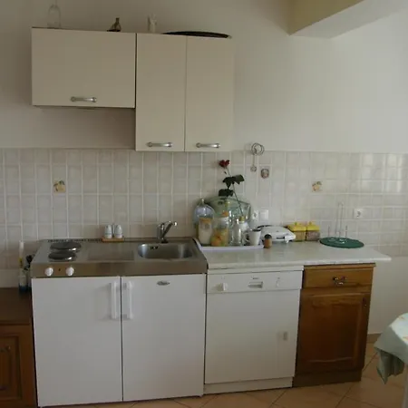 In With Sea View, Terrace, Air Conditioning, Washing Machine Lägenhet Duće